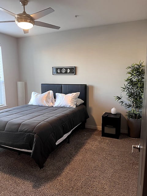 1 Bed, 1 air mattress