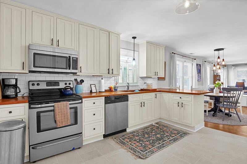 Furnished Finder property 781001_1 photo 15