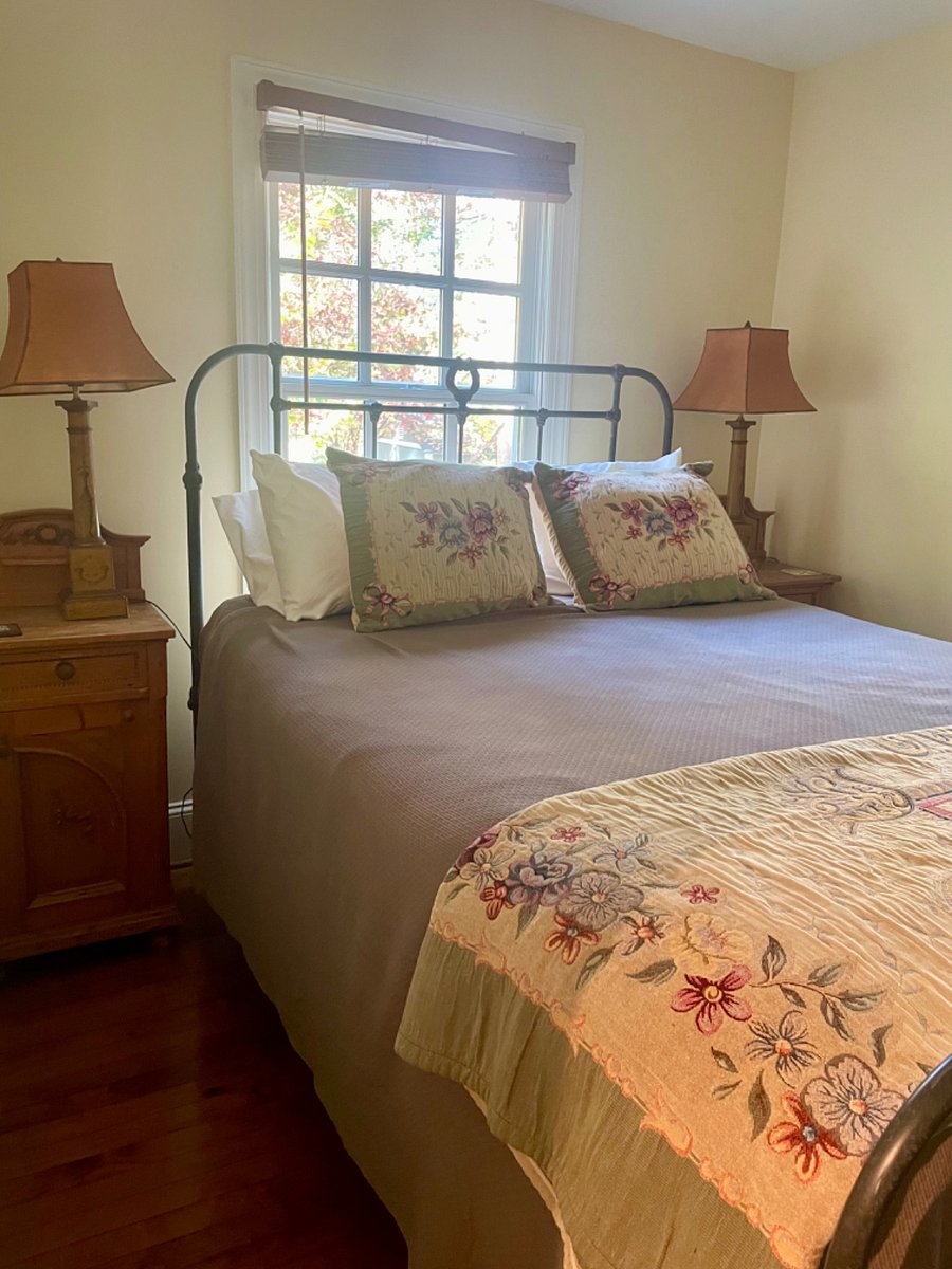 Queen bed with matching nightstands