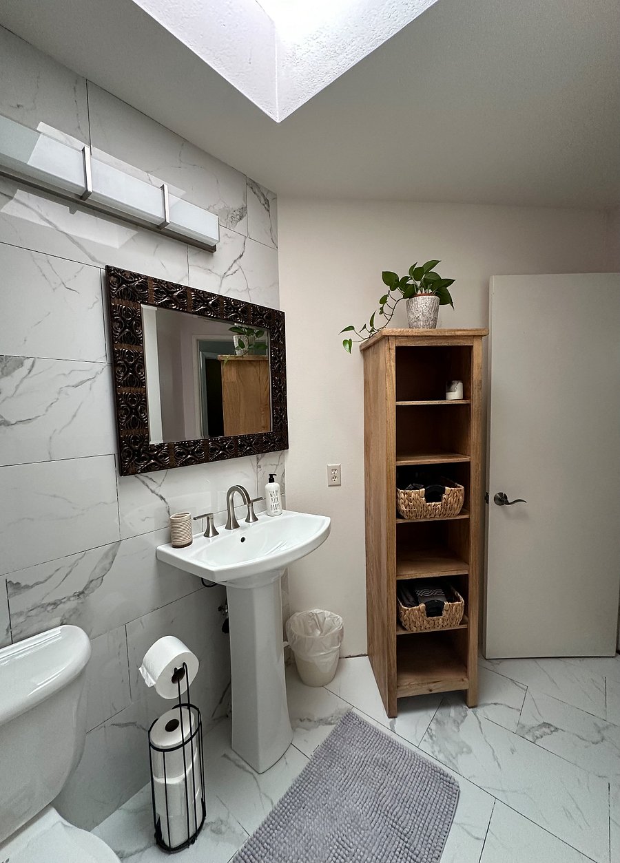 2nd bathroom upstairs 