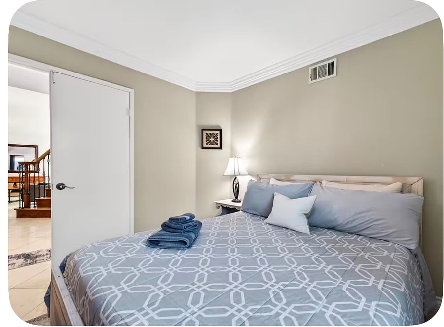 Downstairs bedroom 