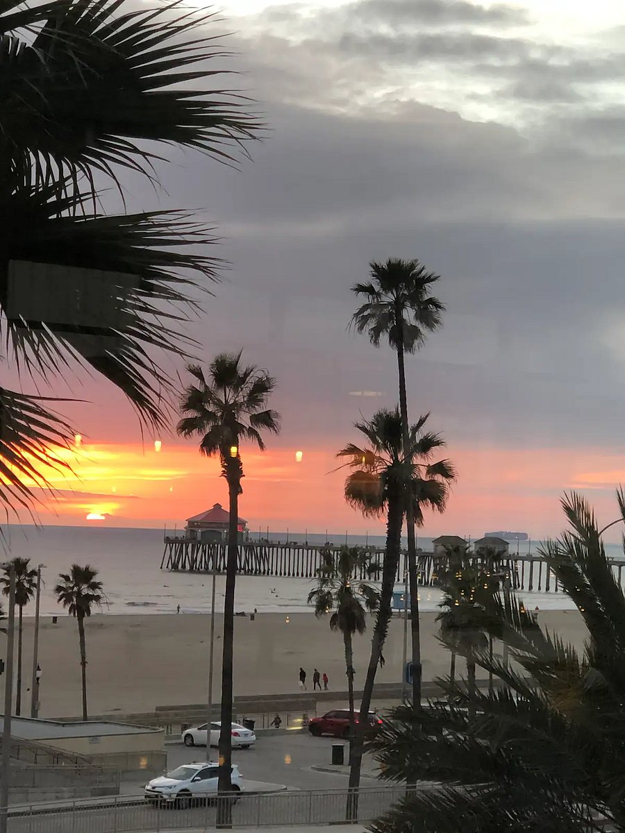 Watch the sunset from PACIFIC CITY outdoor mall with a view of the ocean and the pier.
