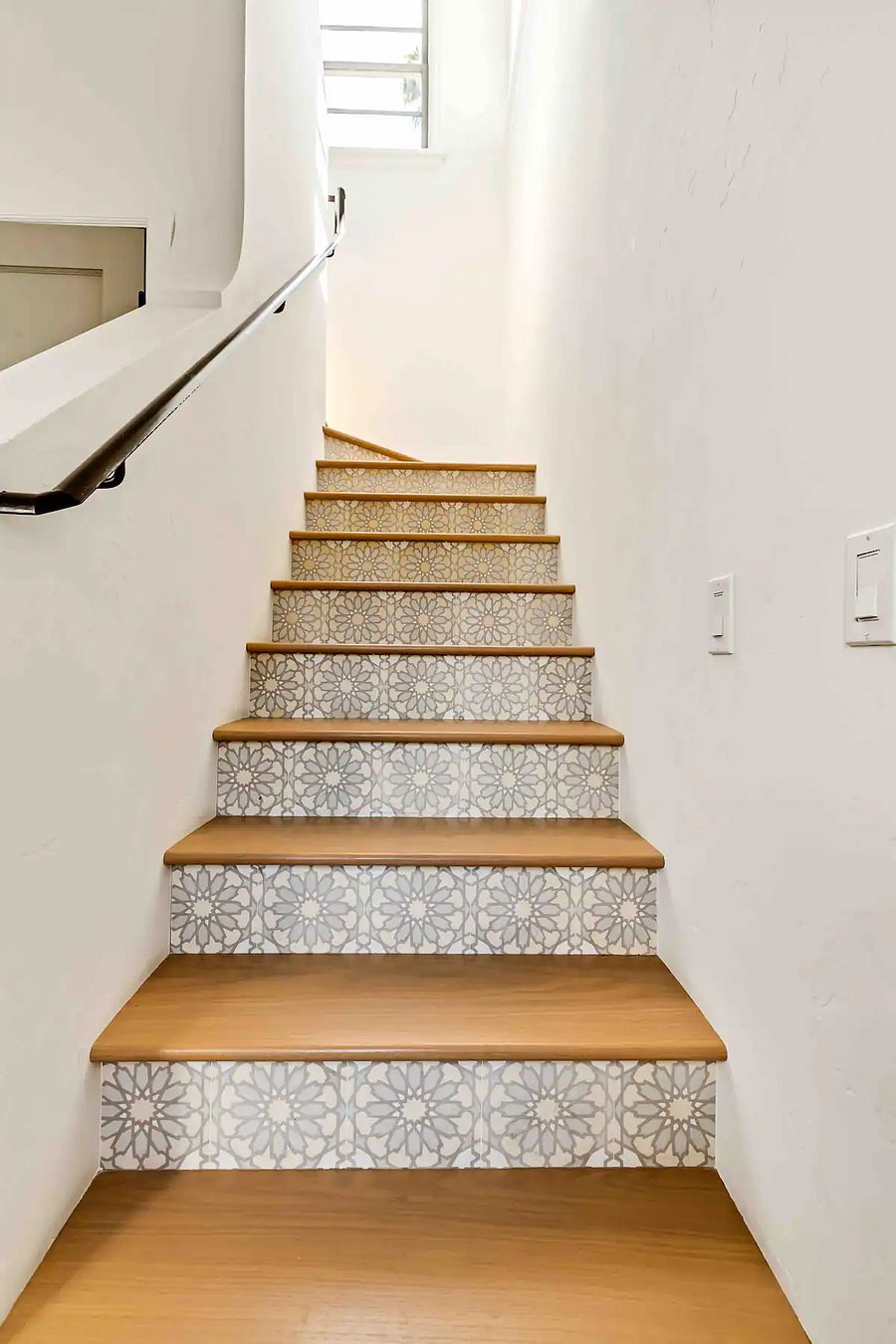 Upper mother in law guest quarters stairwell.