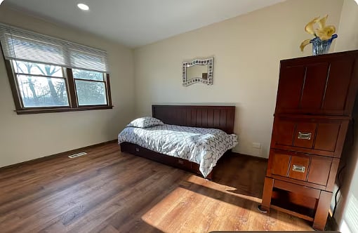 Room #4 twin bed and trundle twin bed.