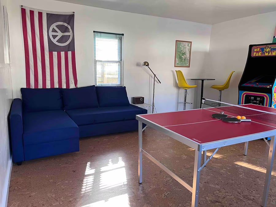 Gameroom with pull out couch, Ms. Pacman arcade game and pingpong!