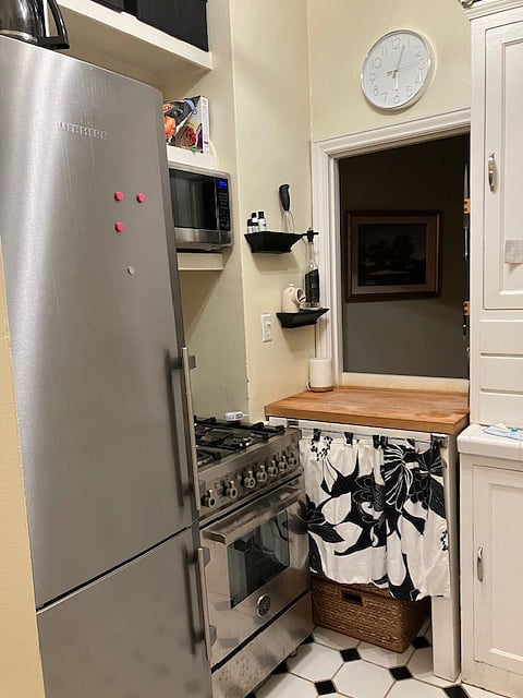 Small kitchen with high end appliances, Viking Stove, Bertezzoni (full size, but tall) Fridge