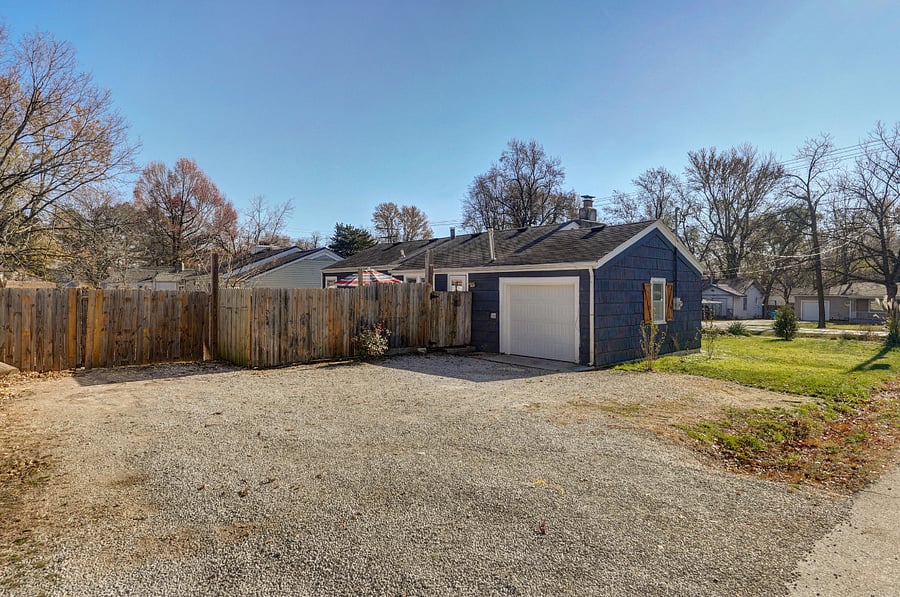 Single car garage for parking convienence.