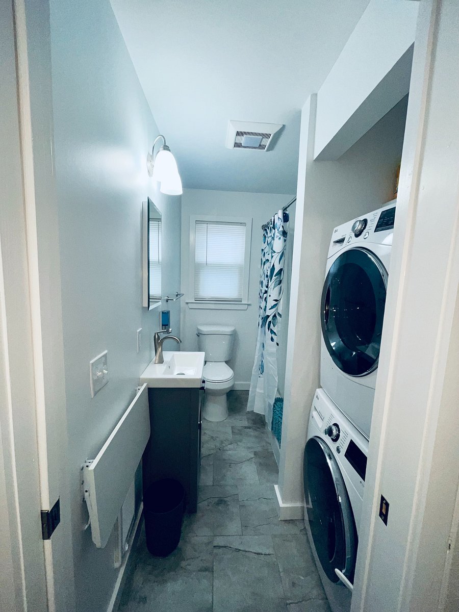 Bathroom; Washer/Dryer