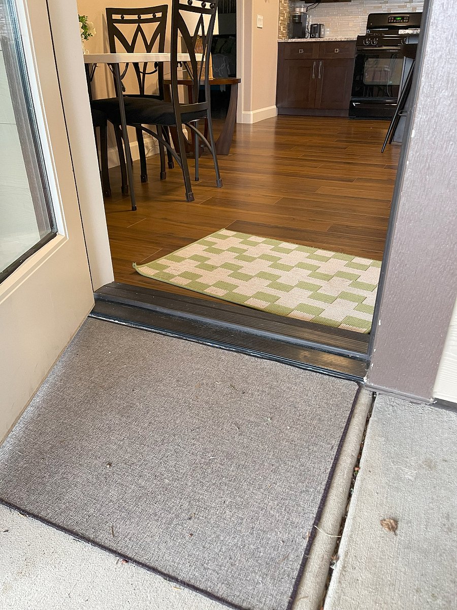 No stairs to entrance with wide 32 inch entry door
