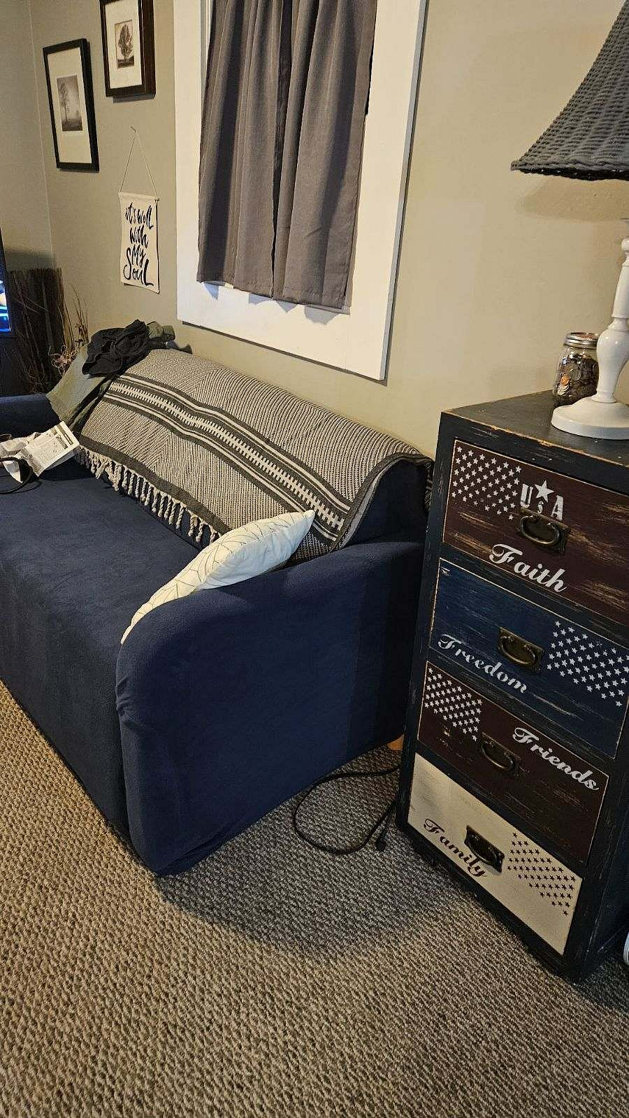masterbed sitting area