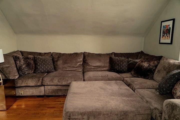 Living room with Large Smart TV, Desk, relax ;-)