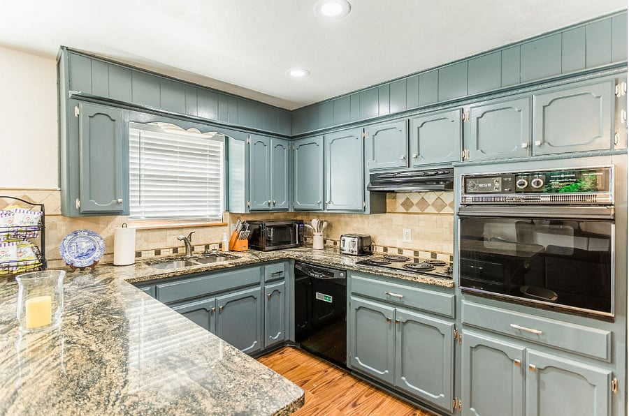 full kitchen