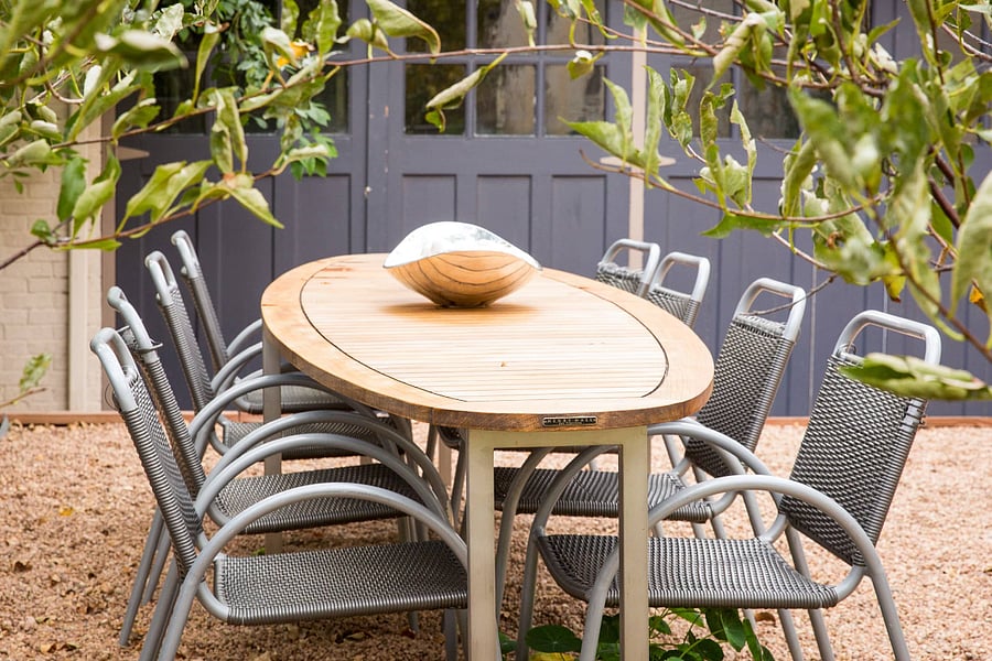 Al fresco dining for 8