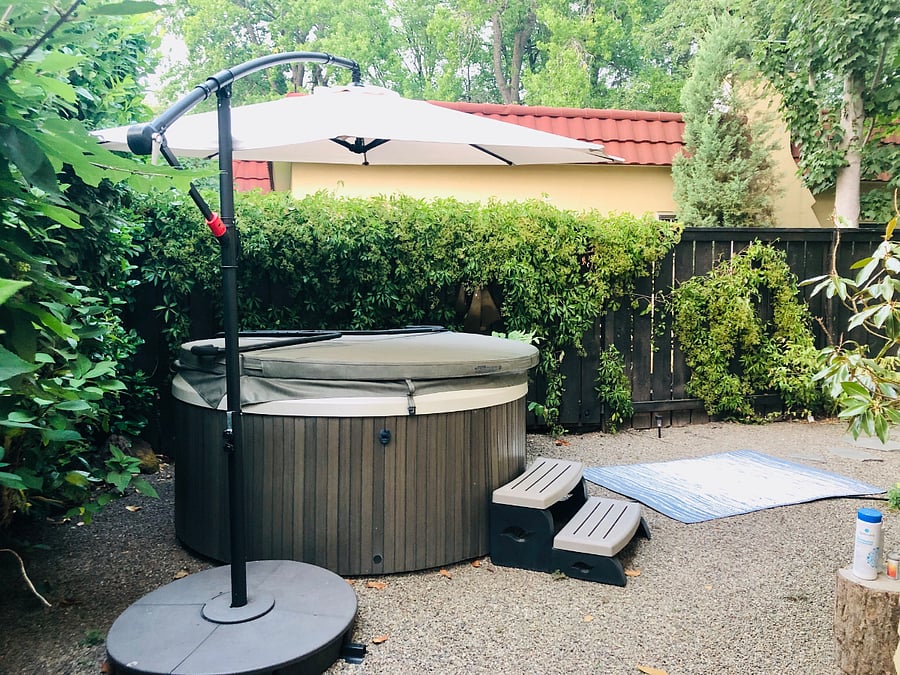 Hot tub nice and private!