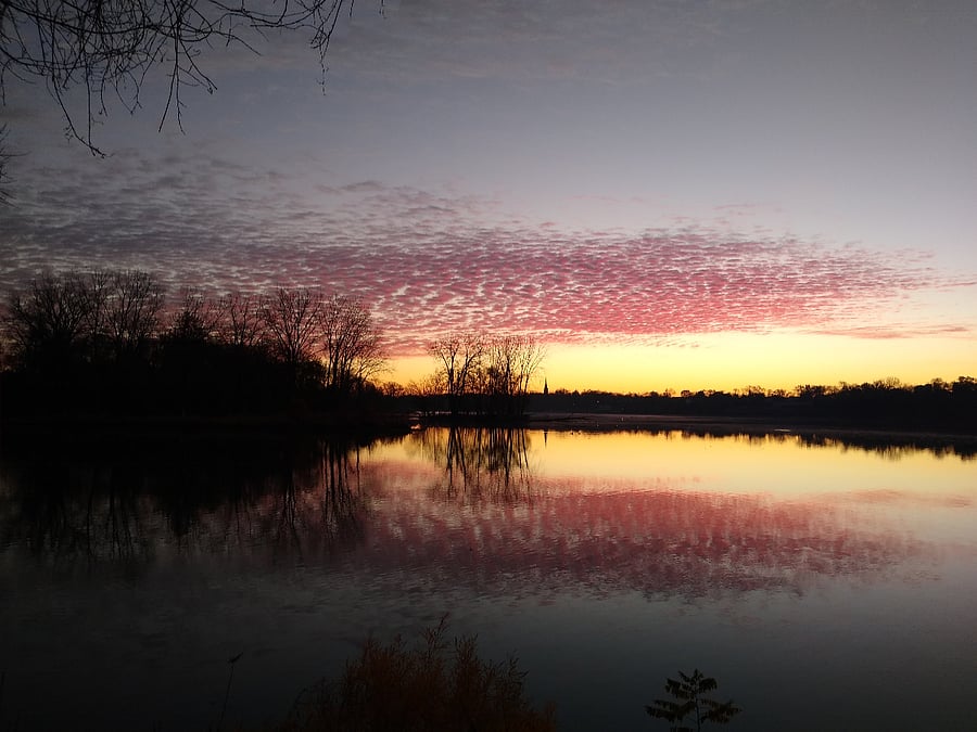 4 blocks to an awesome Riverwalk, Awesome Sunrises!