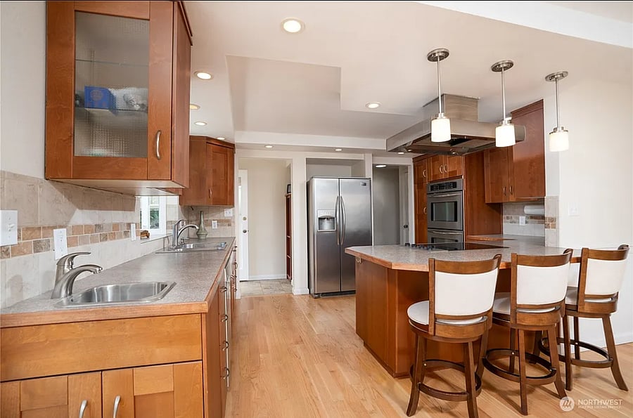Spacious kitchen