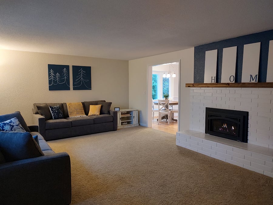 Spacious living room