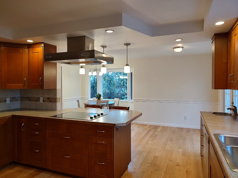 Spacious kitchen with double ovens