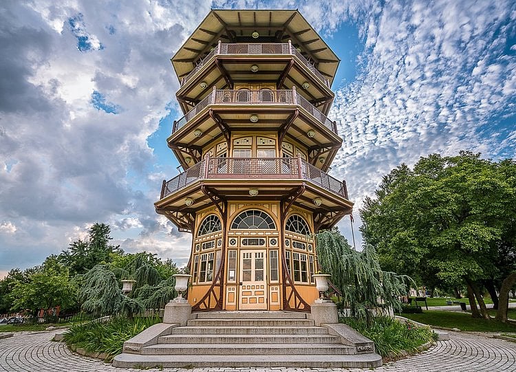 Quick 8 minute walk to beautiful Patterson Park