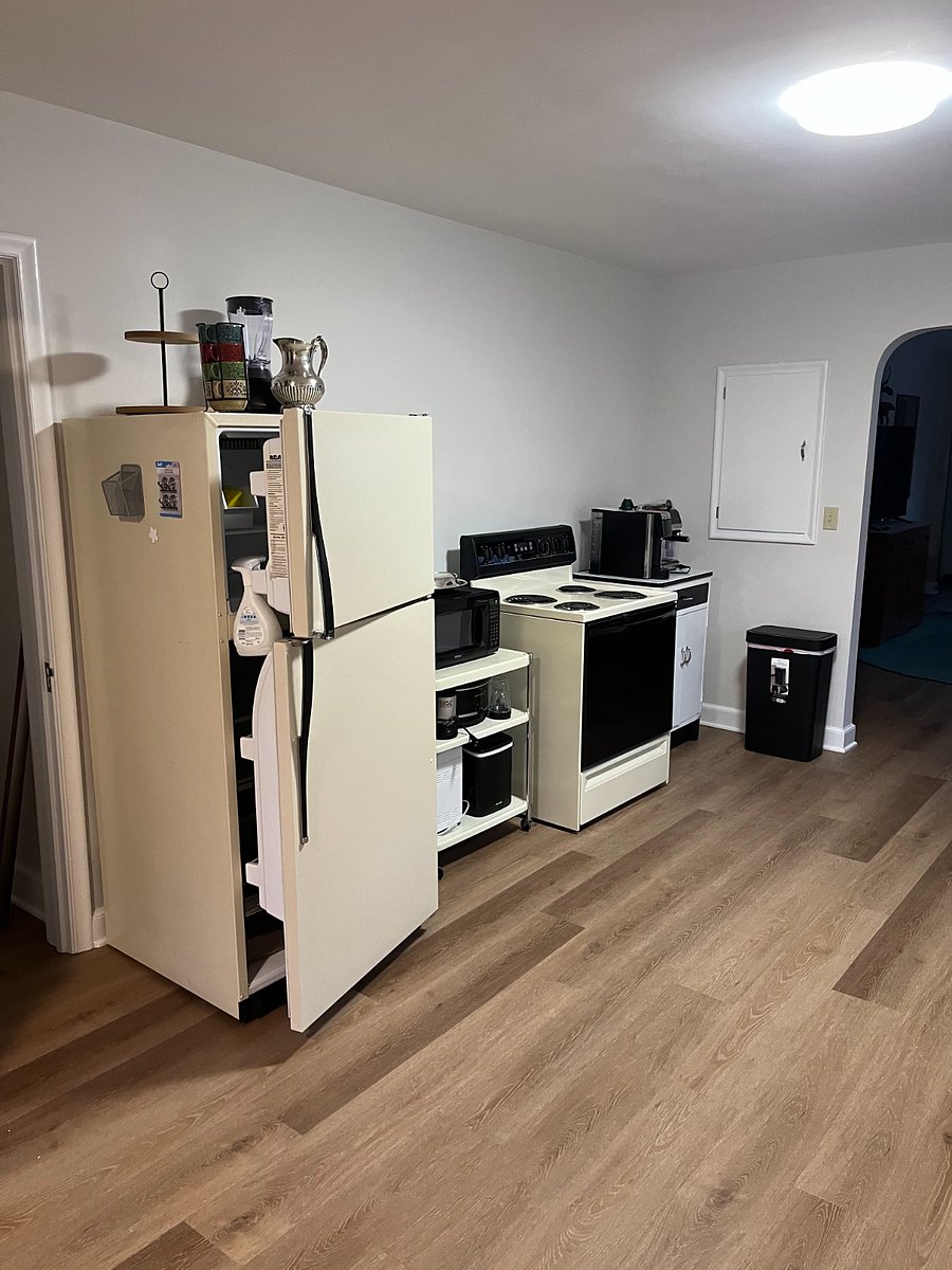 Kitchen appliances prior to the addition of a dishwasher.