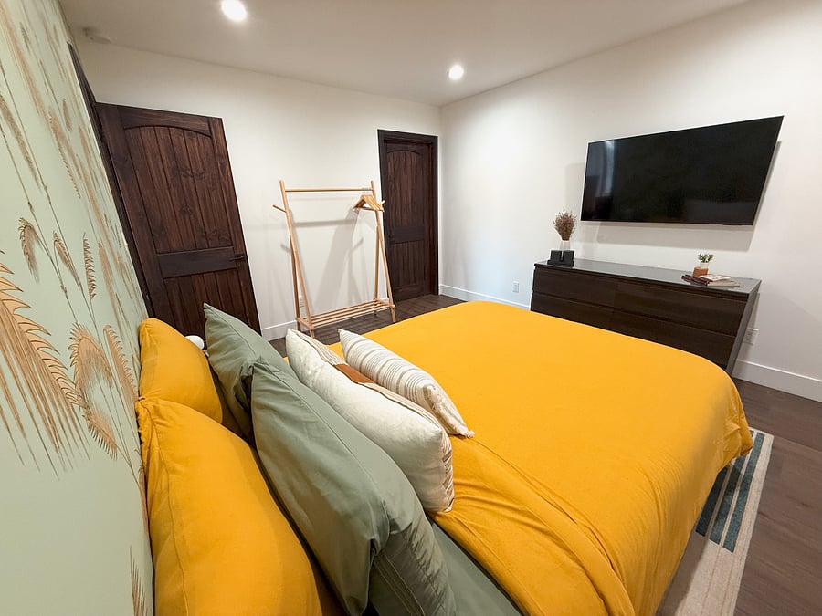 Bedroom with Queen Size Bed + Smart TV