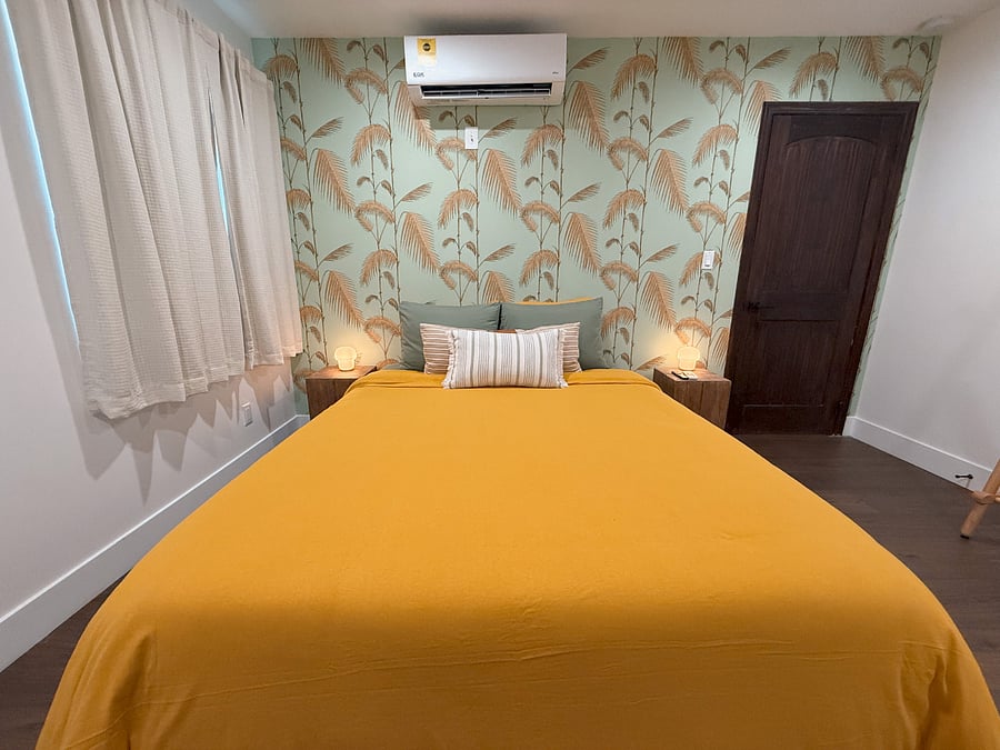 Bedroom with Queen Size Bed