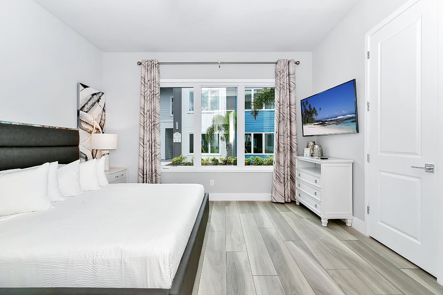 Bedroom 2 : King Size Bed, TV in room