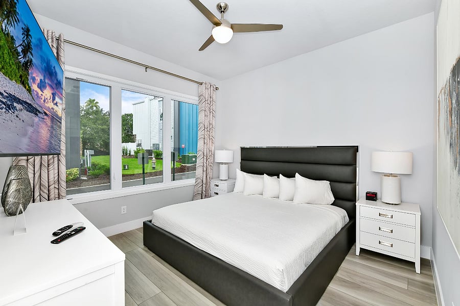 Bedroom 3: King Size Bed, TV in room
