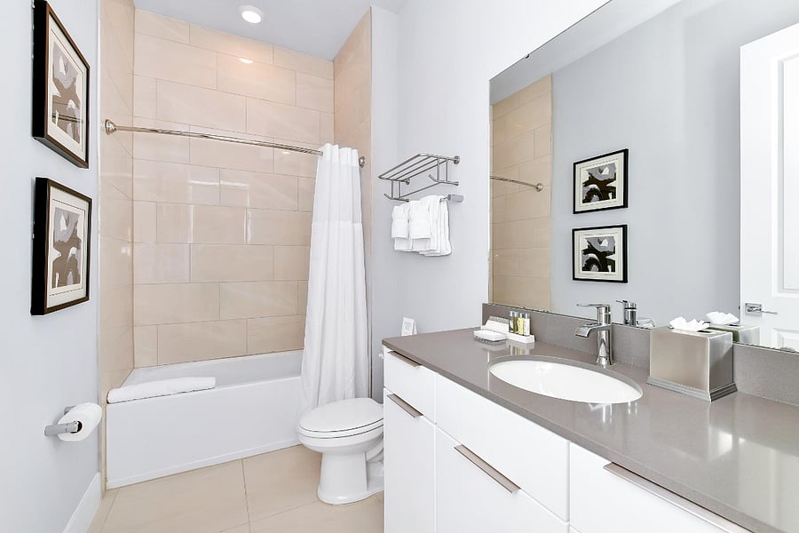 Bathroom in hallway next to bedroom 3