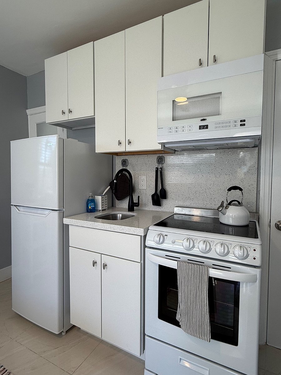Kitchenette with new Refrigerator, Microwave and Oven, Solid Quarz Countertop and Backsplash