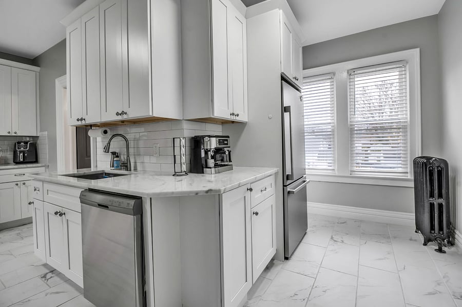 So much counter space!