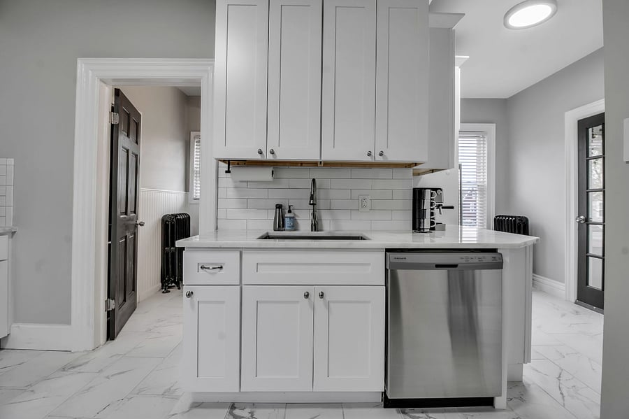 Deep sink with dishwasher