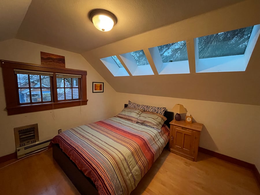 One of my FAVORITE parts of this place- the skylights!