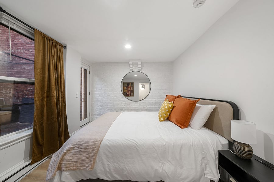 First bedroom Queen Bed 
