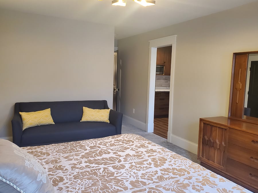 Sitting area in the bedroom