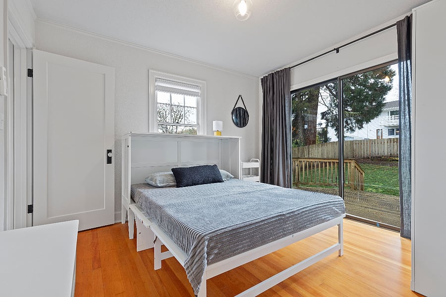 Bedroom 2 w/ queen size Murphy bed