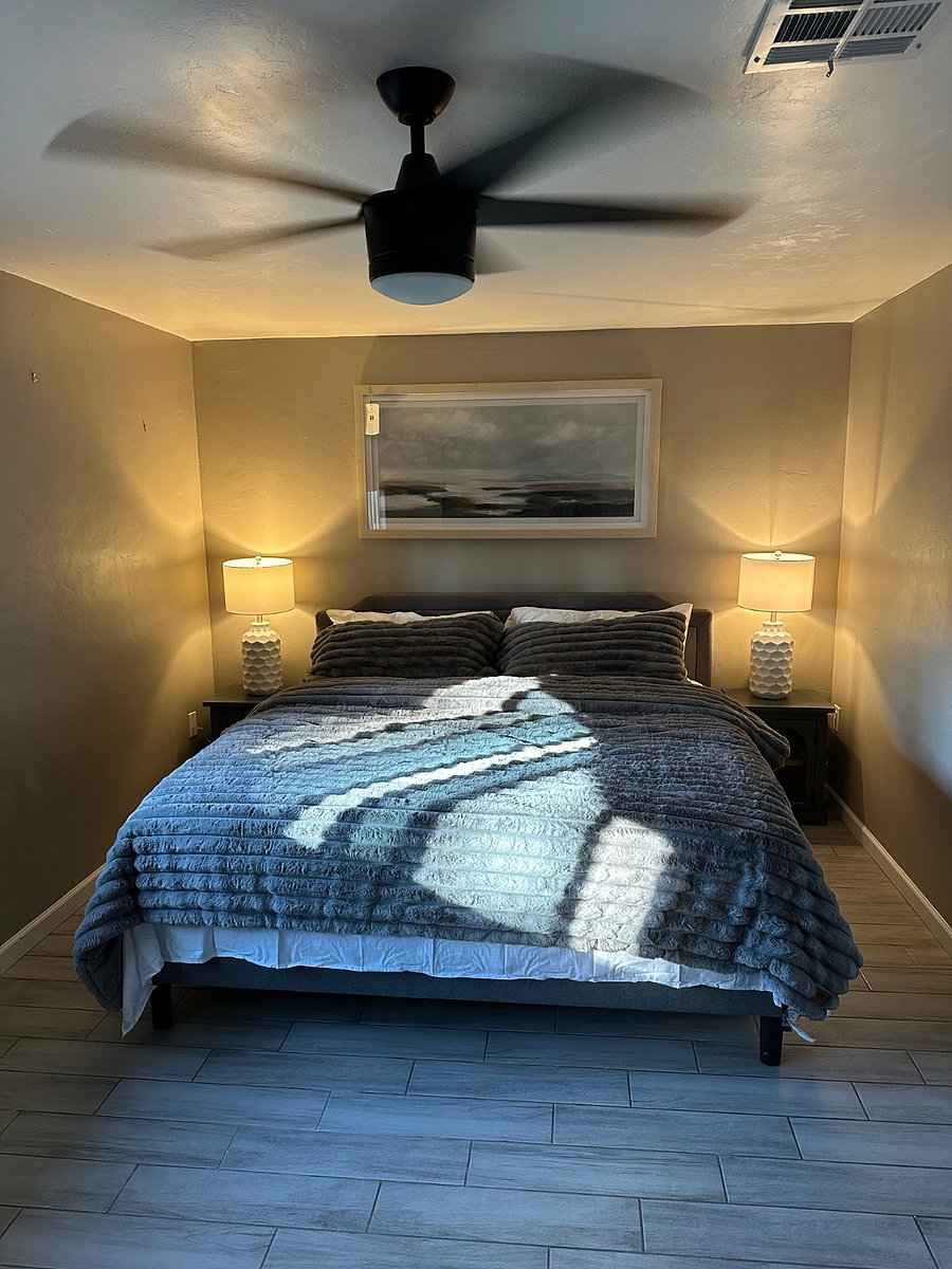 Bedroom 1 - King 