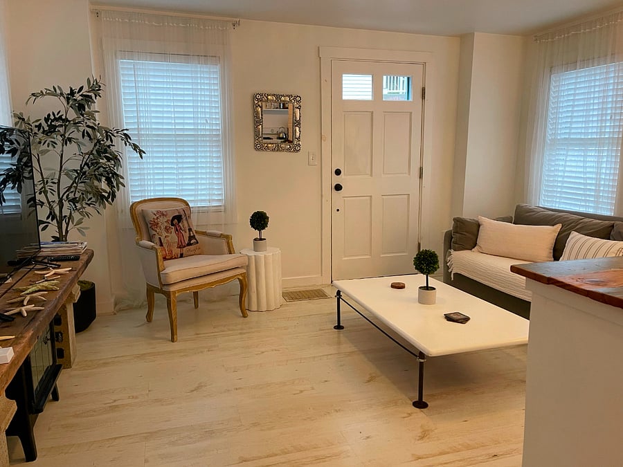Living room
