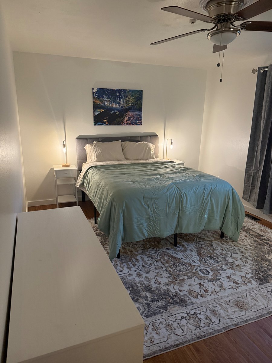 Master bedroom with queen size bed