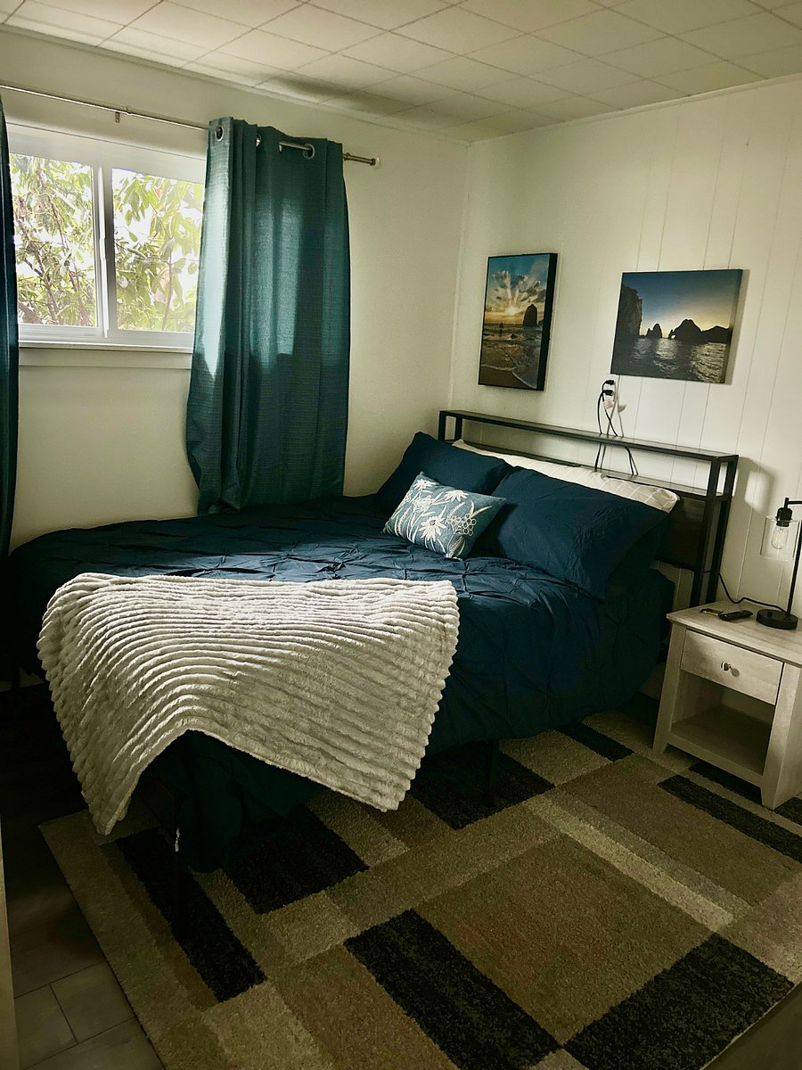 Rm 2 queen bed