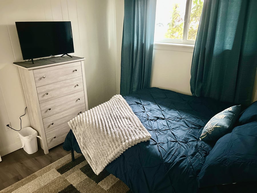 Room 2 queen bedroom
