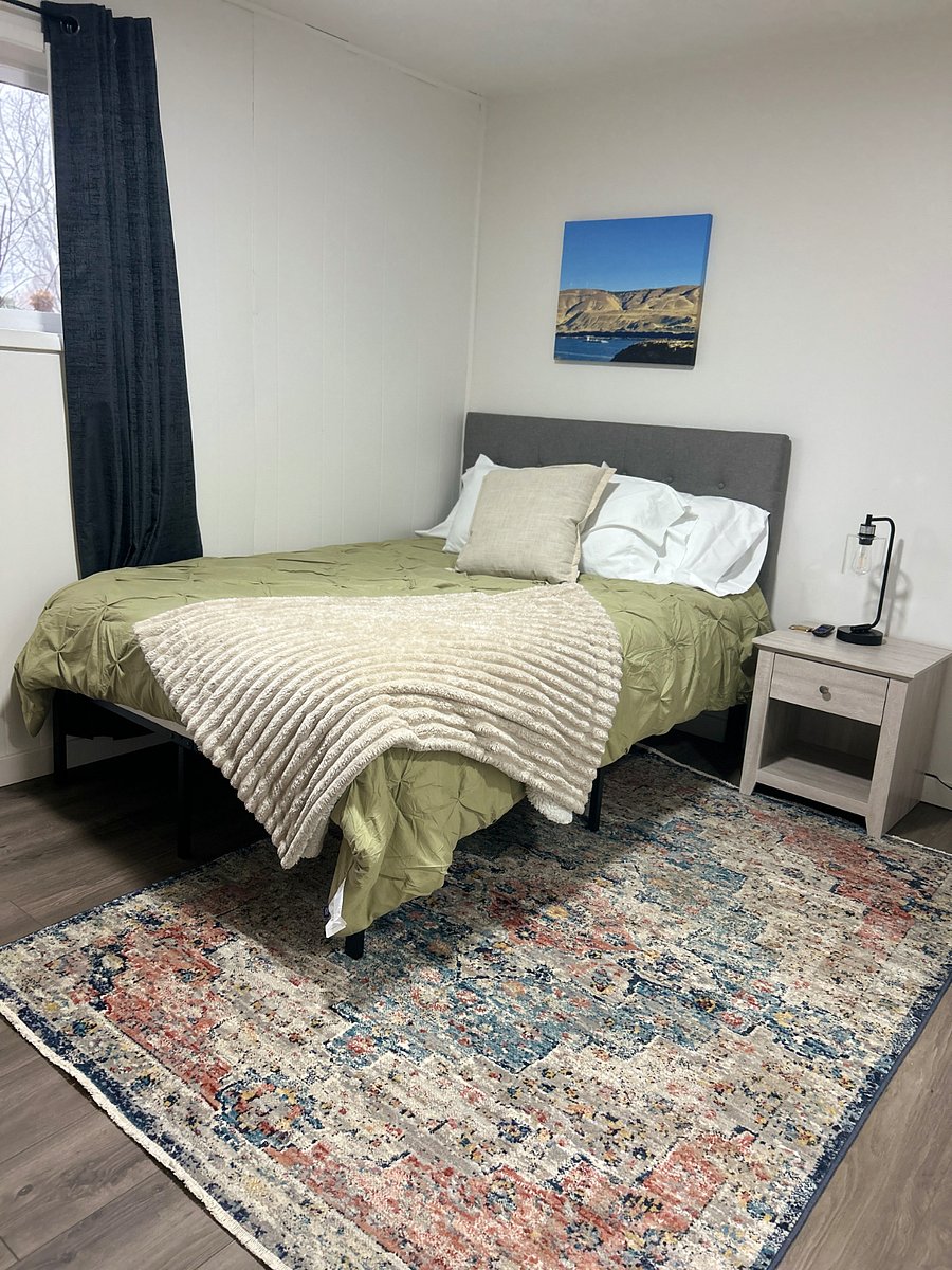 Rm 1-full bed sleeps 2
