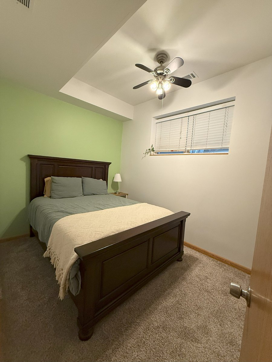 Queen Bed in Second Bedroom (green room)