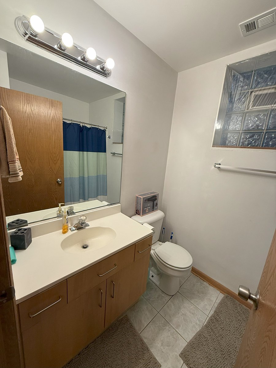 Master bathroom (attached)
