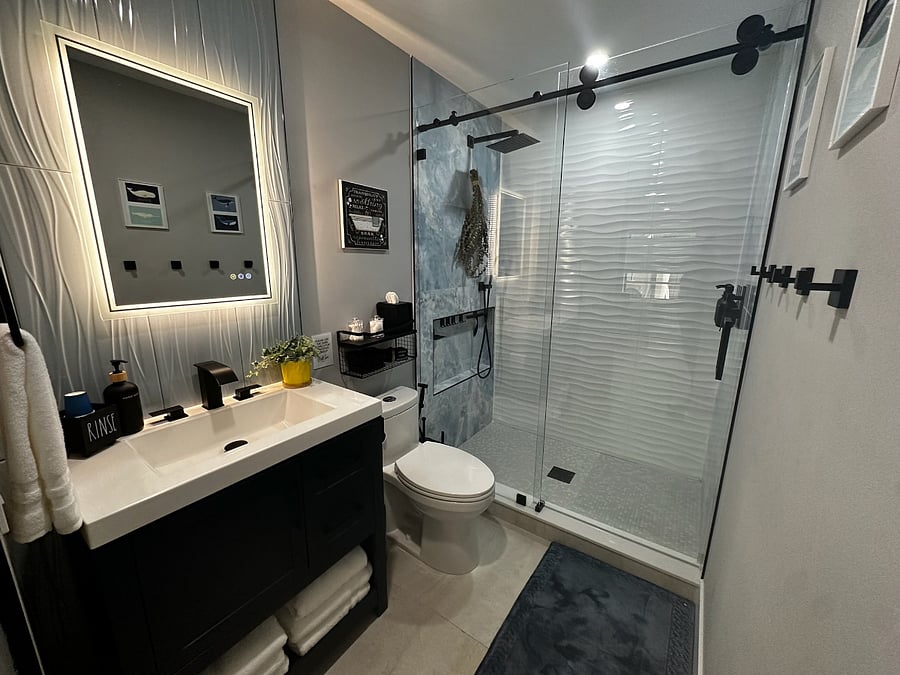 Full bathroom, tankless water heater for all day hot water. 