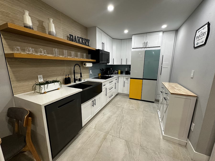 Full kitchen with all amenities, flatware and cookware. Microwave is a Microwave AND convection oven AND air frier, all in one. 