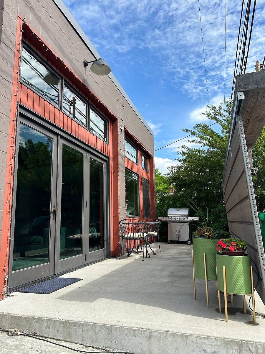 Private outdoor patio spacegreat for morning coffee or unwinding after work
