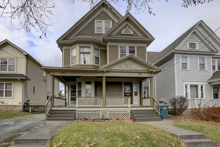 Front view of the apartment.