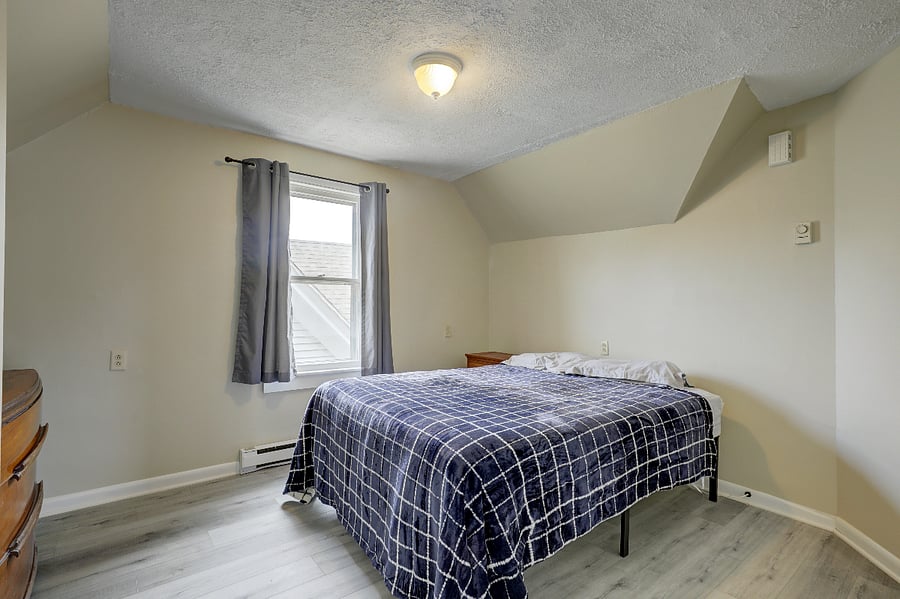 2nd Bedroom Queen
