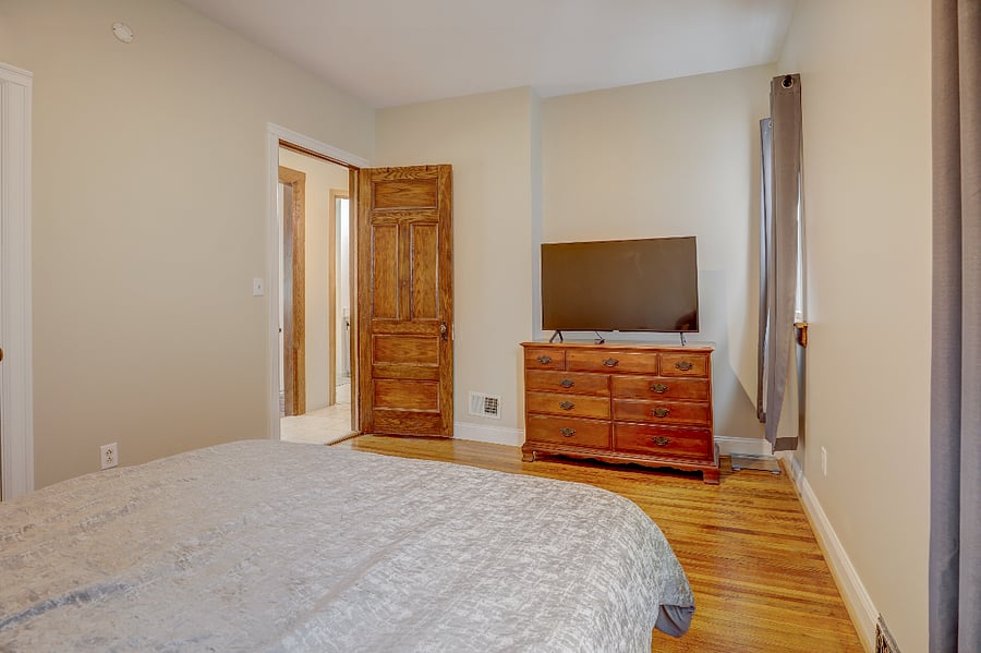 Queen Bedroom